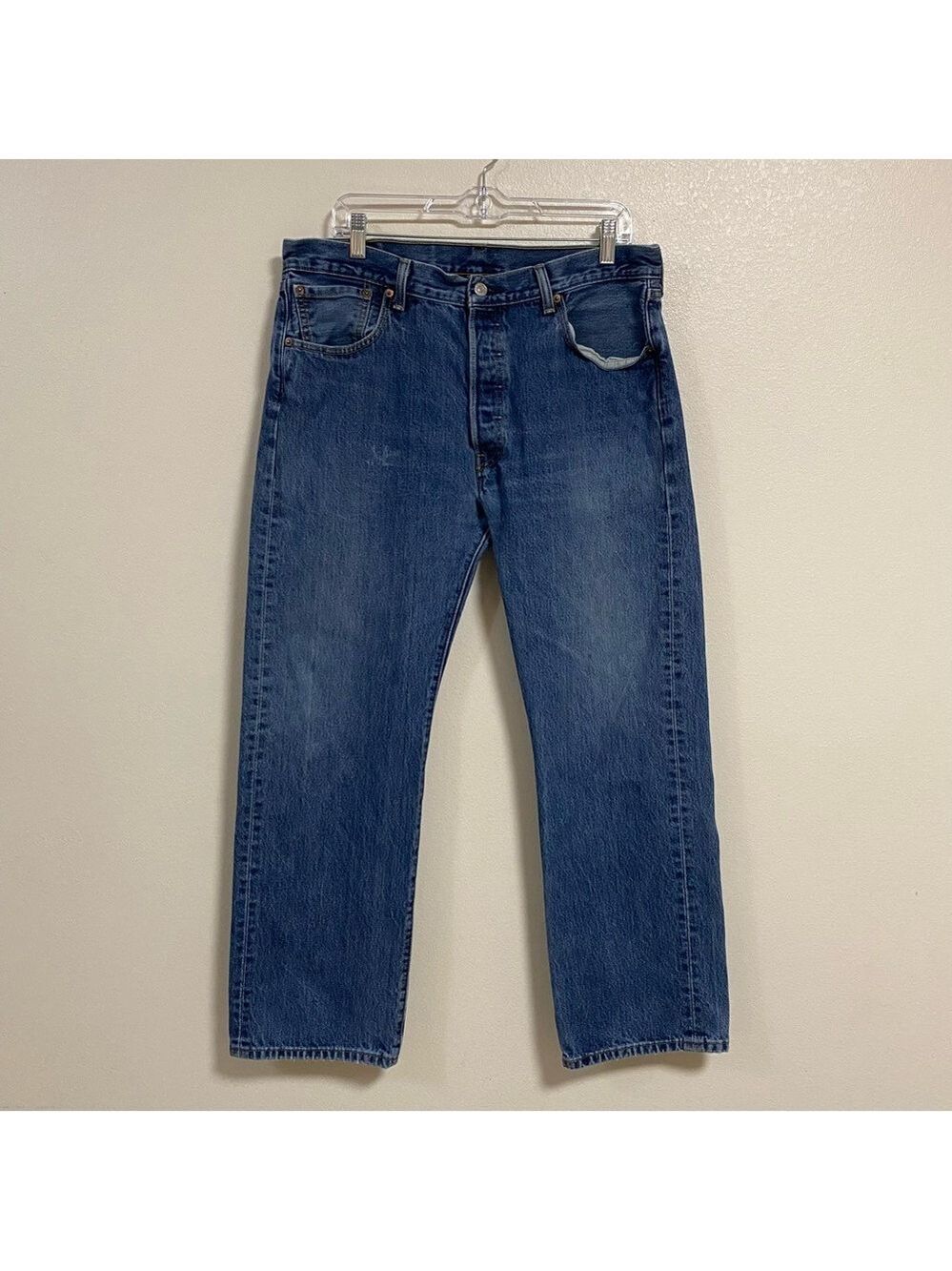 Levi’s Jeans Men’s Size 36 Medium Wash Classic 501 button fly straight leg Jeans
